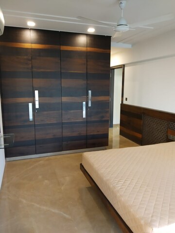 Room in 4 BHK Apartment at Raja Tirupati Balaji Towers, Santacruz West – for Rent