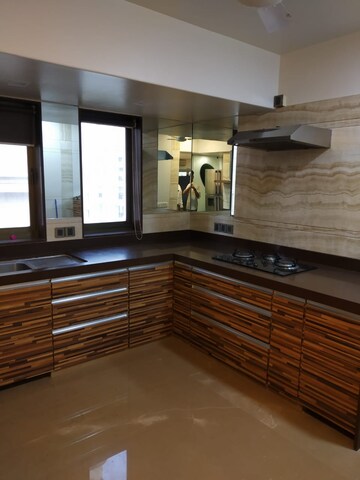Room in 4 BHK Apartment at Raja Tirupati Balaji Towers, Santacruz West – for Rent