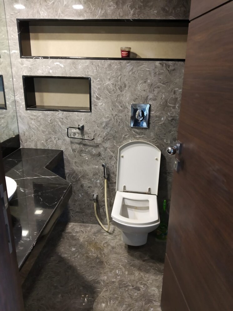 Bathroom, raja-tirupati-balaji-towers 4 Bedroom 2500 Sq.Ft. Apartment In Santacruz West Mumbai 9124821