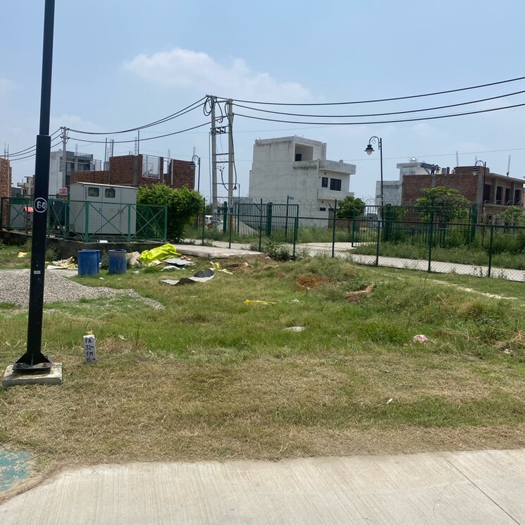Garden, sector 28  250 Sq.Yd. Plot In Sector 28 Karnal 9124834