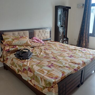 Furnished Amenities in 2 BHK Apartment at Penta Homes, Vip Road – for Rent