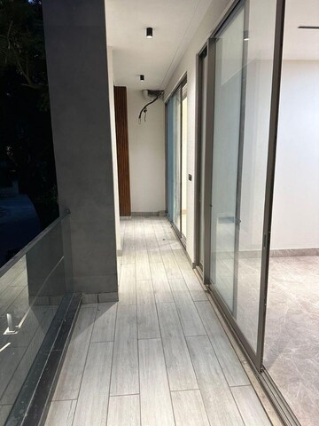 Building Lobby in 3 BHK Builder Floor at Ansal Sushant Lok I, Sector 43 – for Rent