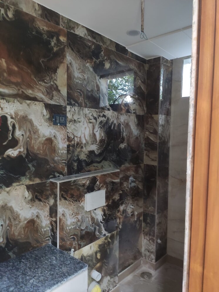 Attached Bathroom, chittaranjan park 4 Bedroom 237 Sq.Yd. Apartment In Chittaranjan Park Delhi 9124839