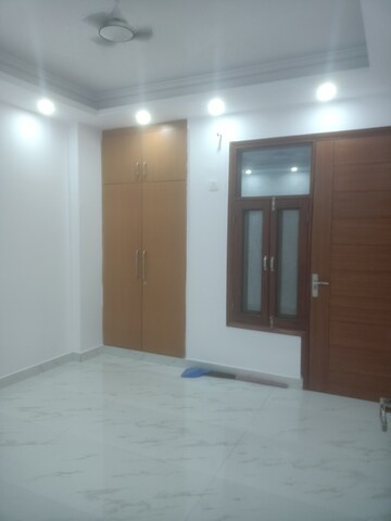 Room in 2 BHK Builder Floor at Vasant Kunj – for Rent