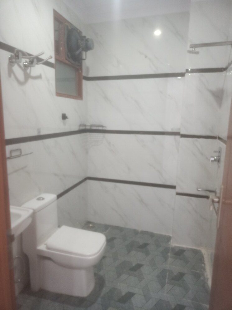 Bathroom, vasant kunj 2 Bedroom 850 Sq.Ft. Builder Floor In Vasant Kunj Delhi 9124873