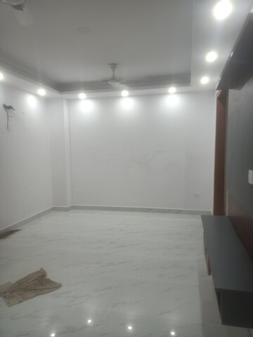 Room in 2 BHK Builder Floor at Vasant Kunj – for Rent