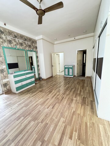 Room in 3.5 BHK Apartment at G Corp The Icon, Thanisandra Main Road – for Rent