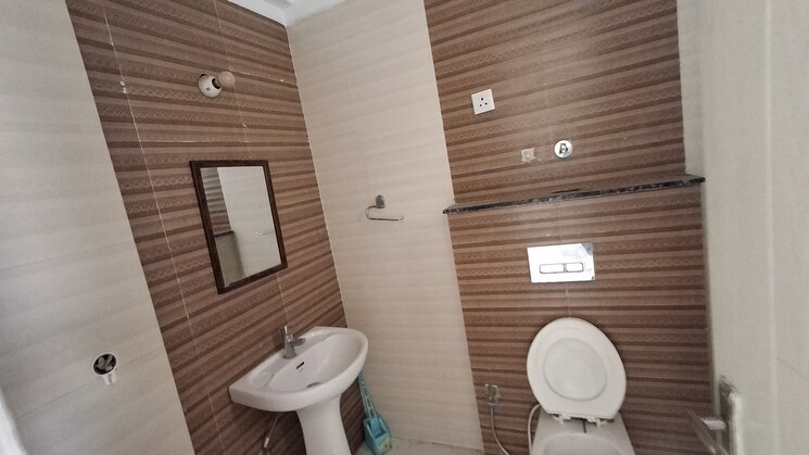 Bathroom, highland-park-chandigarh 3 Bedroom 1855 Sq.Ft. Apartment In Bhabat Zirakpur 9124878