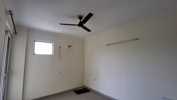 Room in 3 BHK Apartment at Highland Park Chandigarh, Bhabat – for Rent