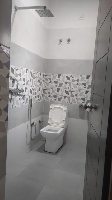 Bathroom in 3 BHK Builder Floor at Ansal Plaza Sector-23, Sector 23 – for Rent