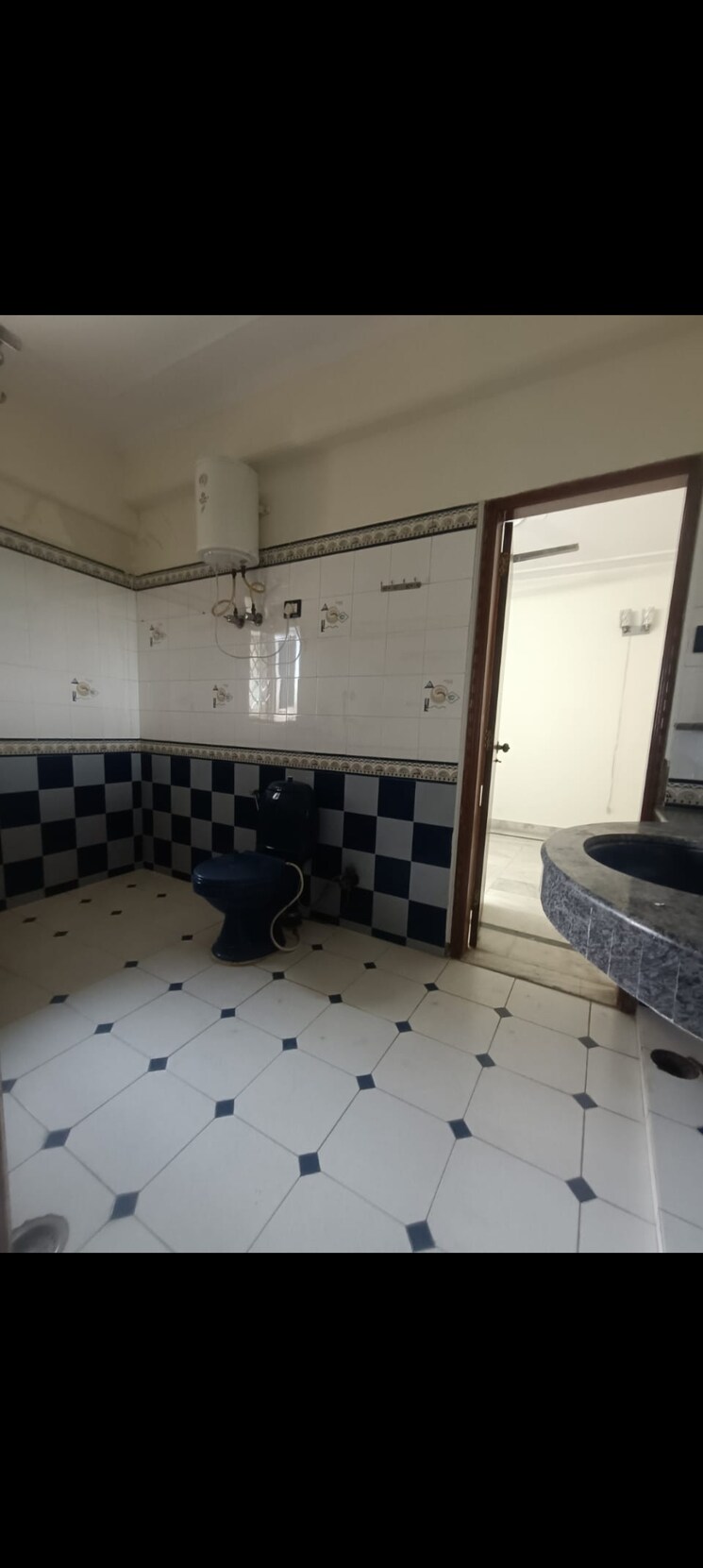 Bathroom, adlakha-hindon-apartments 4 Bedroom 1800 Sq.Ft. Apartment In Vasundhara Enclave Delhi 9124972