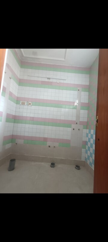 Bathroom in 4 BHK Apartment at Adlakha Hindon Apartments, Vasundhara Enclave – for Rent