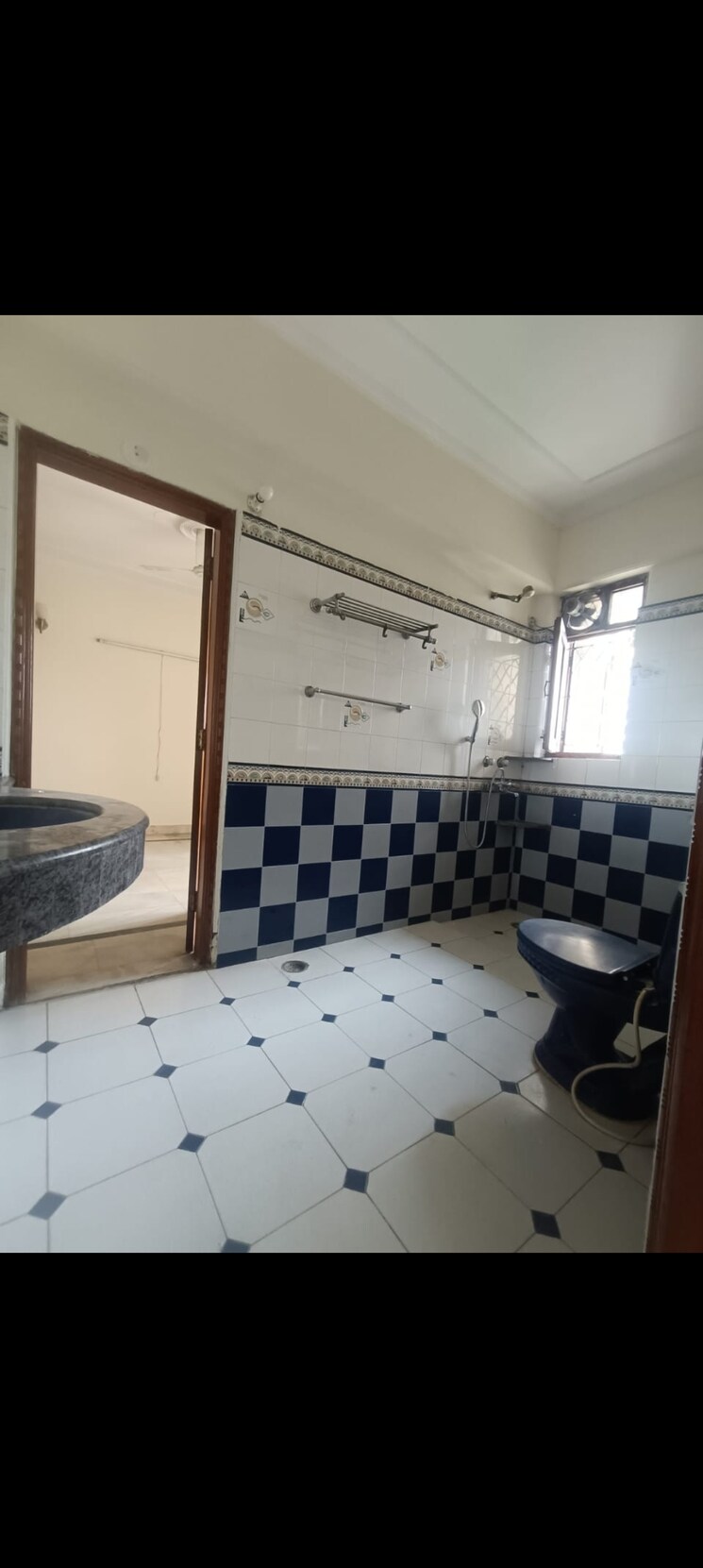 Bathroom, adlakha-hindon-apartments 4 Bedroom 1800 Sq.Ft. Apartment In Vasundhara Enclave Delhi 9124972