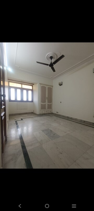 Room in 4 BHK Apartment at Adlakha Hindon Apartments, Vasundhara Enclave – for Rent
