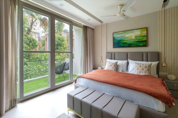 Bedroom in 6 BHK Independent House at Dlf Phase I – for Sale