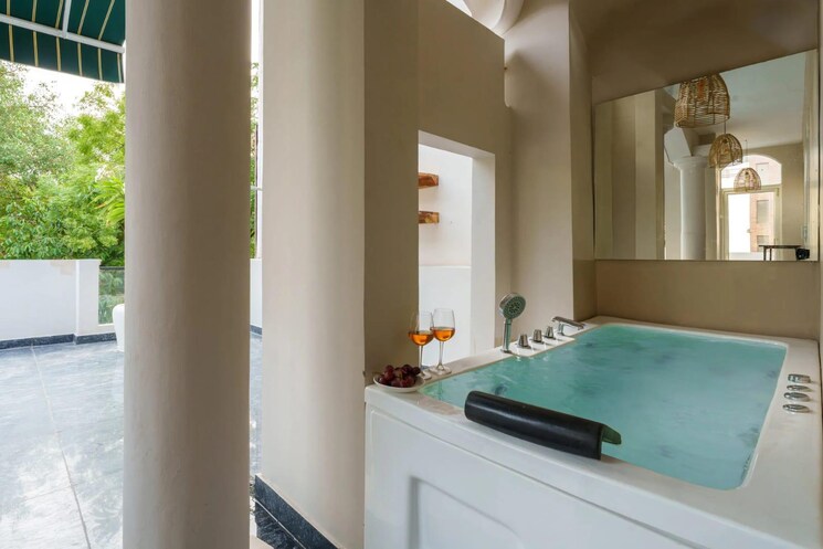 Bedroom, dlf phase i 6 Bedroom 4500 Sq.Ft. Independent House In Dlf Phase I Gurgaon 9124963