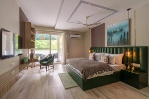 Bedroom in 6 BHK Independent House at Dlf Phase I – for Sale