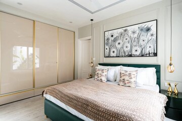Bedroom in 6 BHK Independent House at Dlf Phase I – for Sale