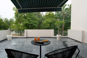 Balcony in 6 BHK Independent House at Dlf Phase I – for Sale