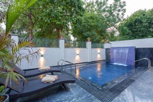 Swimming Pool in 6 BHK Independent House at Dlf Phase I – for Sale