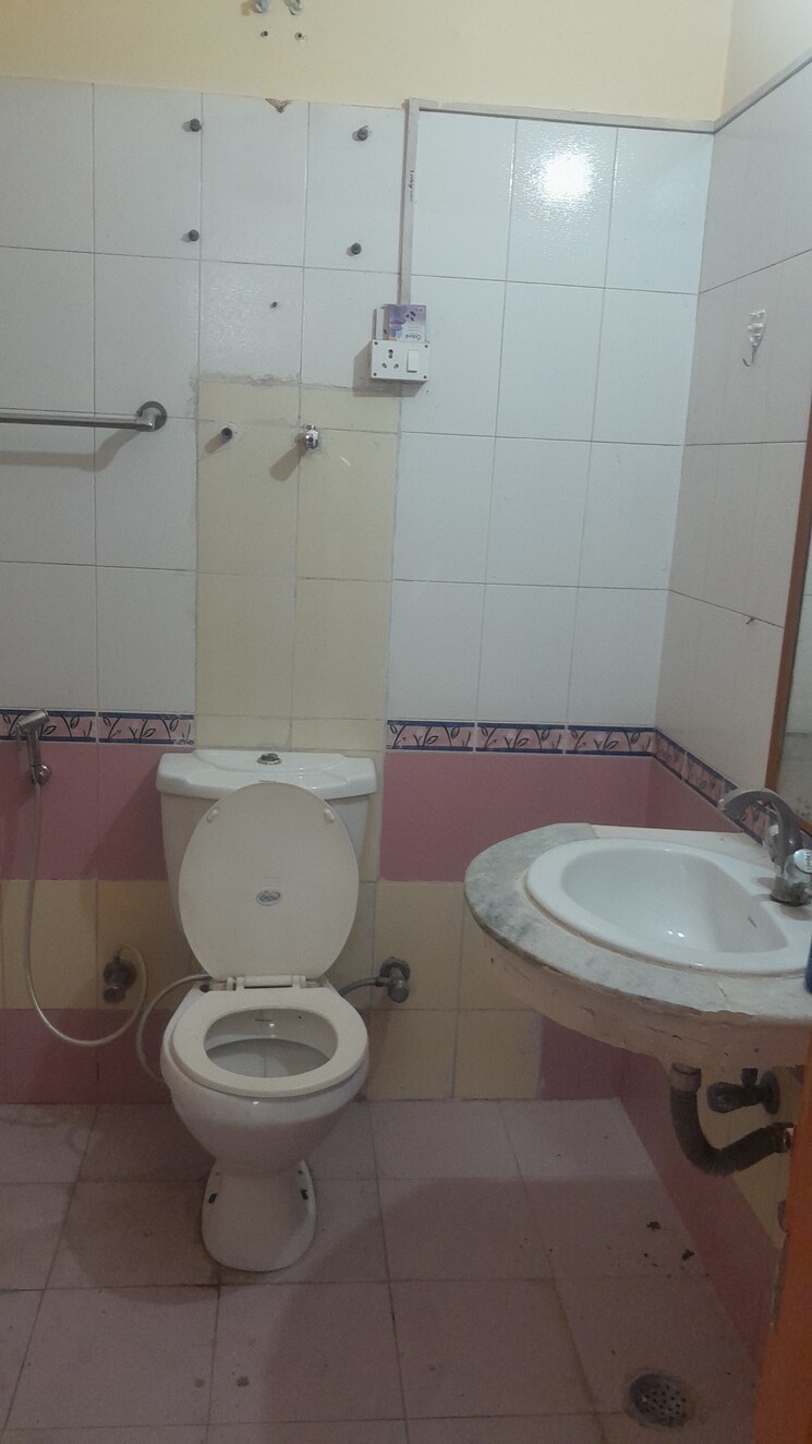 Bathroom, ss-mayfield-gardens 3 Bedroom 1250 Sq.Ft. Builder Floor In Sector 51 Gurgaon 9124966