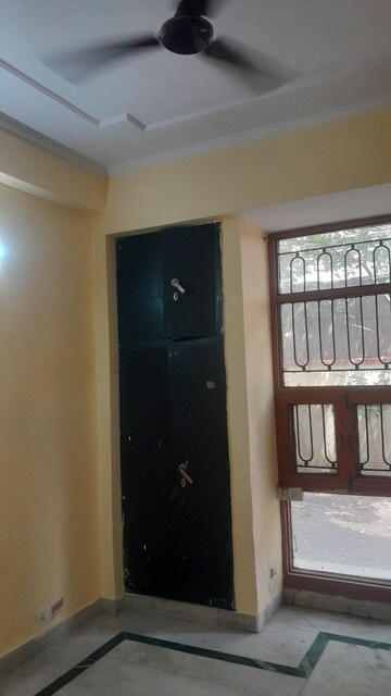 Furnished Amenities in 3 BHK Builder Floor at SS Mayfield Gardens, Sector 51 – for Rent