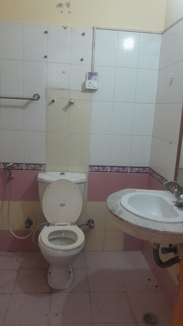 Bathroom in 3 BHK Builder Floor at SS Mayfield Gardens, Sector 51 – for Rent