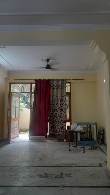 Bedroom in 3 BHK Builder Floor at SS Mayfield Gardens, Sector 51 – for Rent