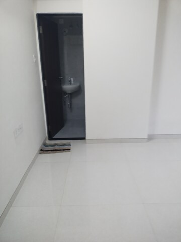 Room in 1.5 BHK Apartment at Kurla East – for Rent