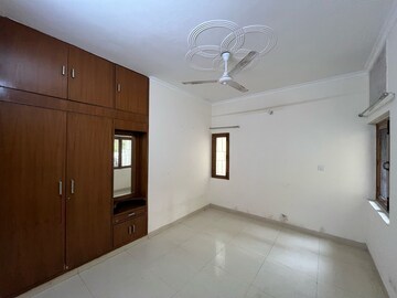 Room in 3 BHK Apartment at Vasant Kunj – for Rent