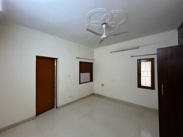 Room in 3 BHK Apartment at Vasant Kunj – for Rent