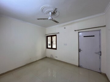 Room in 3 BHK Apartment at Vasant Kunj – for Rent