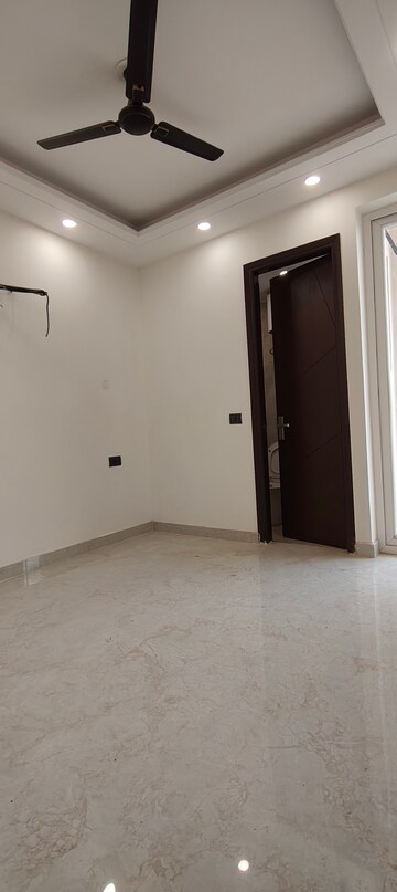 Room in 3 BHK Builder Floor at Chattarpur – for Rent
