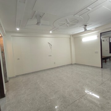 Room in 3 BHK Builder Floor at Ardee City, Sector 52 – for Rent