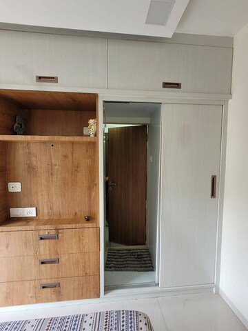 Furnished Amenities in 2 BHK Apartment at Andheri West – for Rent