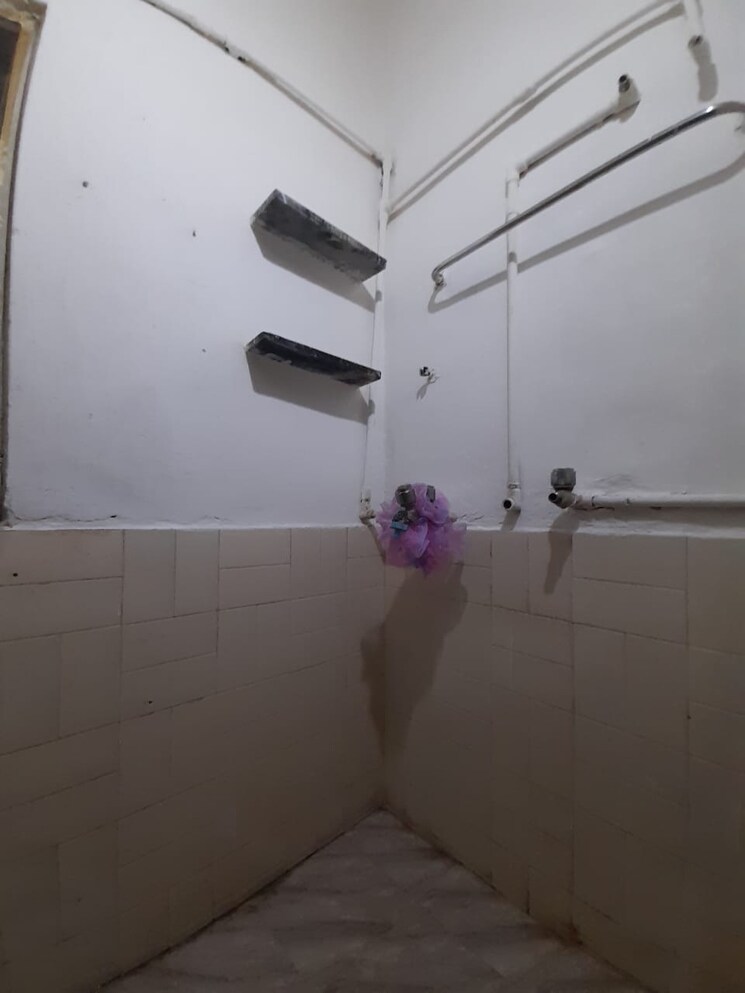 Bathroom, gokuldham-complex 1 Bedroom 450 Sq.Ft. Apartment In Goregaon East Mumbai 9125010