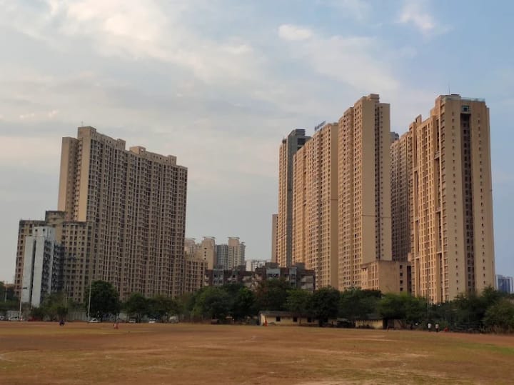 2 BHK + Pooja Room 738 Sq.Ft. Apartment in Rustomjee Urbania Azziano L Wing