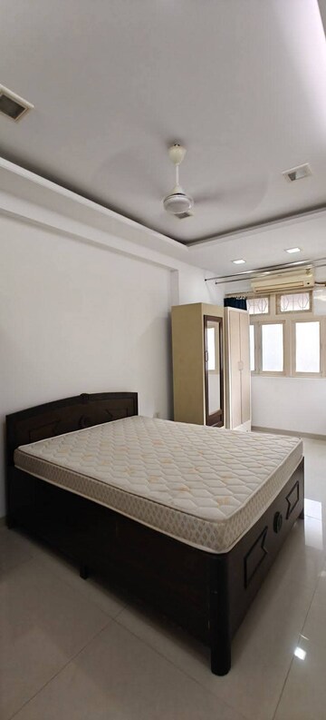 Bedroom in 2 BHK Apartment at Andheri West – for Rent
