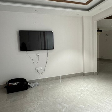 Room in 3 BHK Builder Floor at Vasant Kunj – for Rent