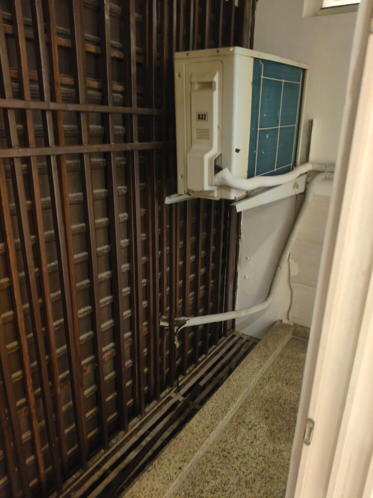 Balcony, greater kailash part 3 3 Bedroom 1950 Sq.Ft. Builder Floor In Greater Kailash Part 3 Delhi 9125135