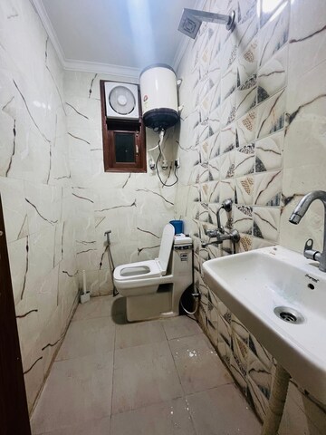 Bathroom in 1 BHK Builder Floor at Saket – for Rent