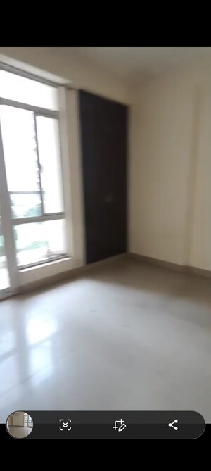 Room in 3.5 BHK Apartment at Gaur City 4th Avenue, Sector 4 Greater Noida – for Rent