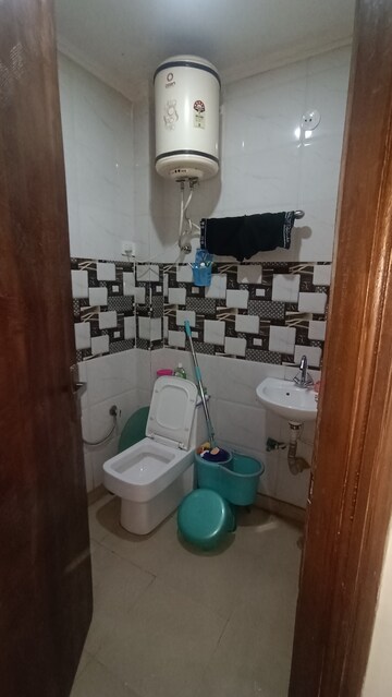 Bathroom in 2.5 BHK Builder Floor at Govindpuri – for Sale