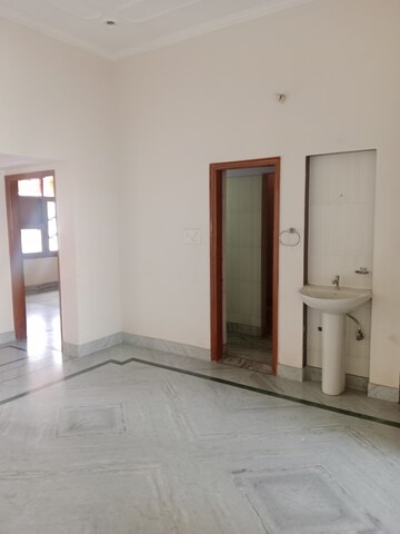 Room in 2.5 BHK Builder Floor at Sector 18 – for Rent