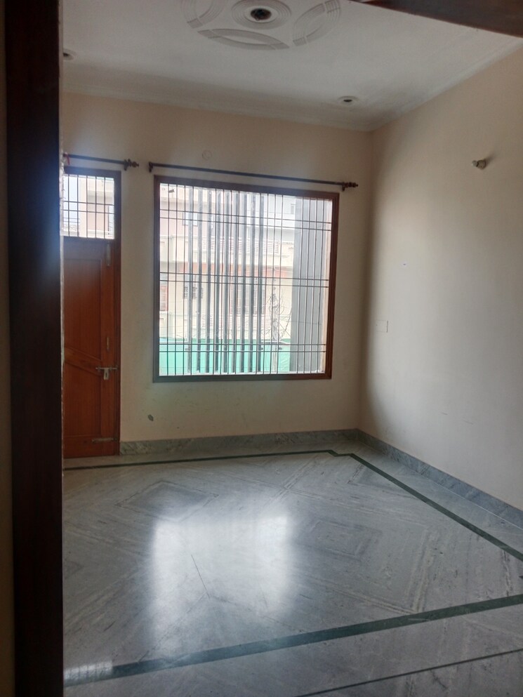 Room, sector 18 2.5 Bedroom 1800 Sq.Ft. Builder Floor In Sector 18 Panipat 9125242