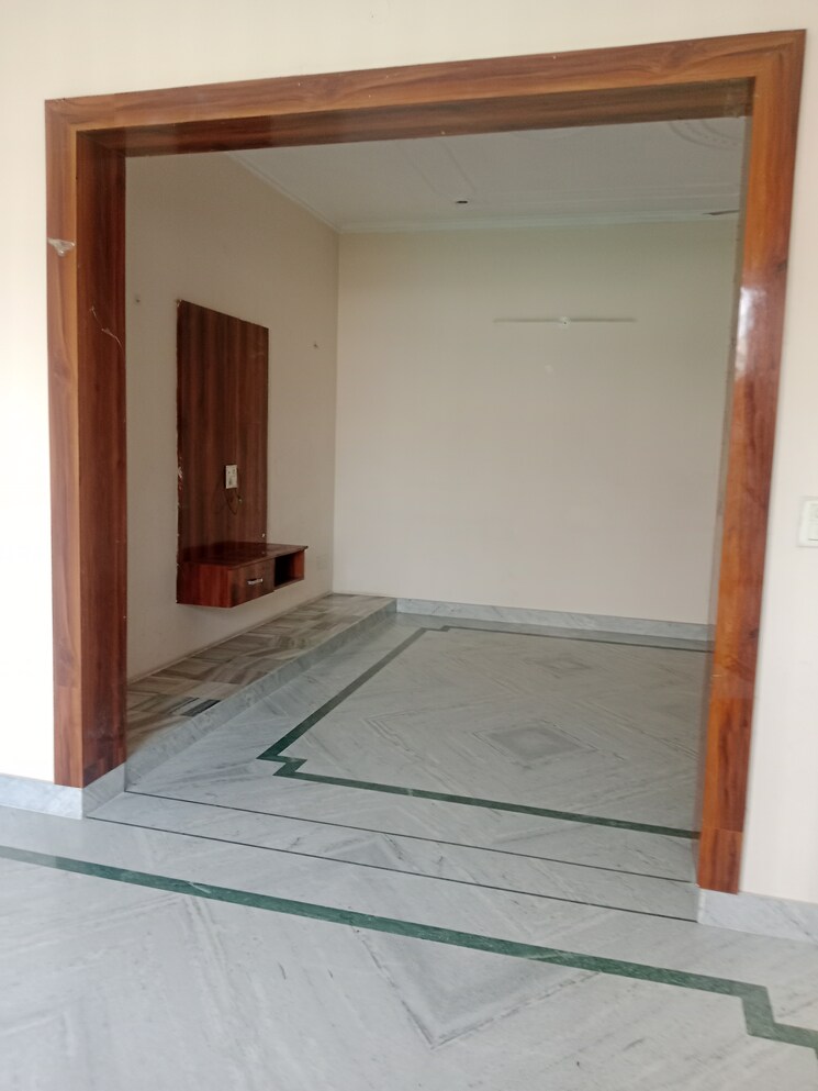 Room, sector 18 2.5 Bedroom 1800 Sq.Ft. Builder Floor In Sector 18 Panipat 9125242