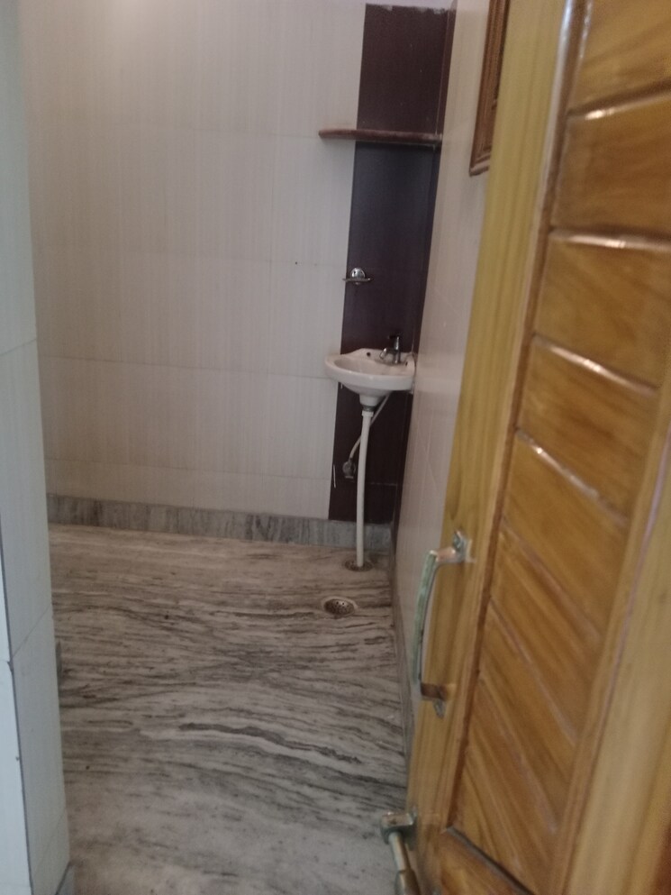 Bathroom, sector 18 2.5 Bedroom 1800 Sq.Ft. Builder Floor In Sector 18 Panipat 9125242
