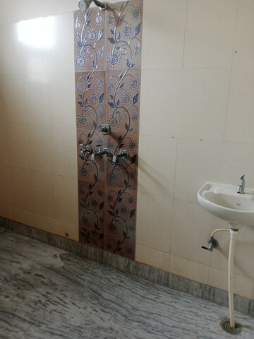 Bathroom in 2.5 BHK Builder Floor at Sector 18 – for Rent