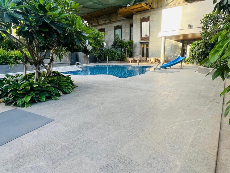  Parking, rustomjee-crown 4 Bedroom 2200 Sq.Ft. Apartment In Prabhadevi Mumbai 9125245