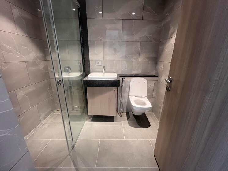 Bathroom, rustomjee-crown 4 Bedroom 2100 Sq.Ft. Apartment In Prabhadevi Mumbai 9125247